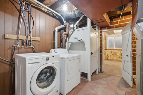 317 W Grand Monticello IA 52310
