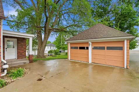 317 W Grand Monticello IA 52310