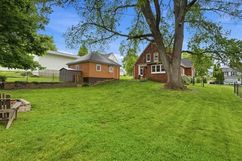 317 W Grand Monticello IA 52310