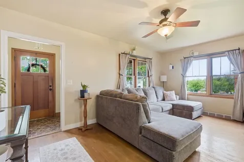 317 W Grand Monticello IA 52310