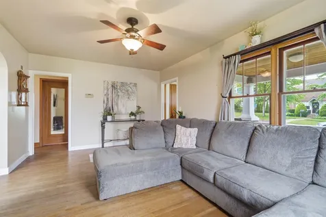 317 W Grand Monticello IA 52310
