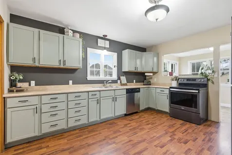 317 W Grand Monticello IA 52310