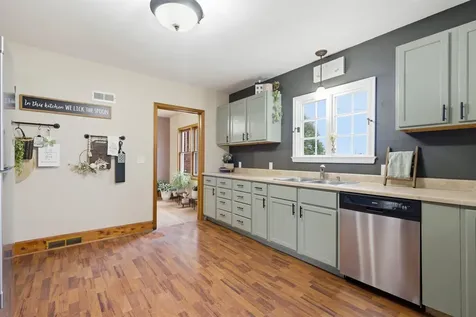 317 W Grand Monticello IA 52310