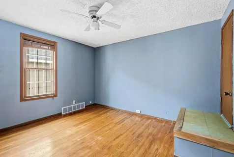 273 N Booth Dubuque IA 52001