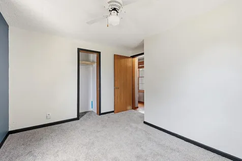 273 N Booth Dubuque IA 52001