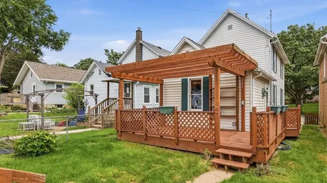 273 N Booth Dubuque IA 52001