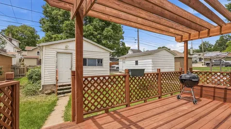 273 N Booth Dubuque IA 52001