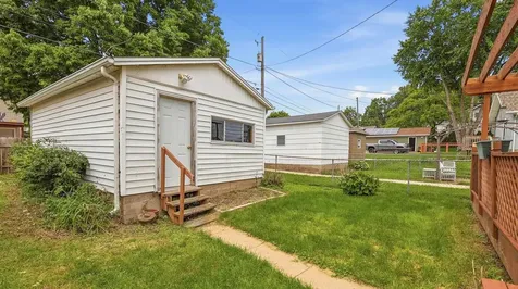 273 N Booth Dubuque IA 52001