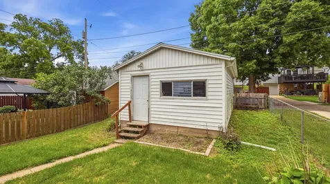 273 N Booth Dubuque IA 52001