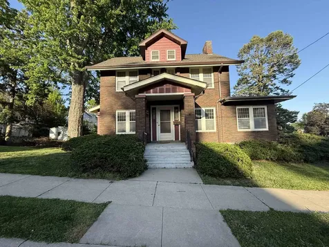 660 Alta Vista Dubuque IA 52001