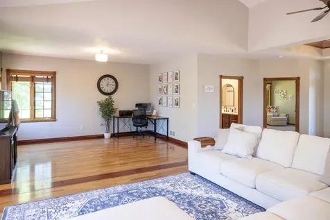 16144 Majestic Dubuque IA 52002