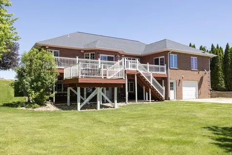 16144 Majestic Dubuque IA 52002