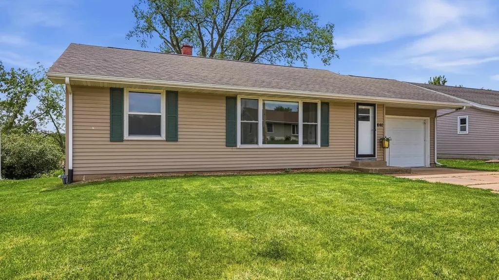 1040 Clara Dubuque IA 52001