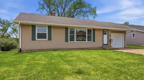 1040 Clara Dubuque IA 52001