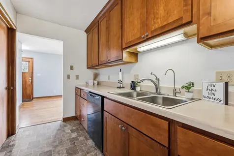 1040 Clara Dubuque IA 52001