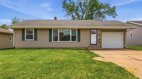 1040 Clara Dubuque IA 52001