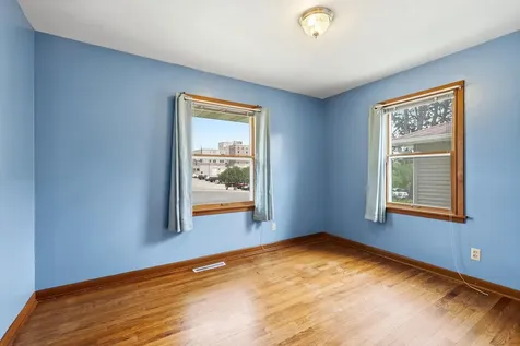 1040 Clara Dubuque IA 52001