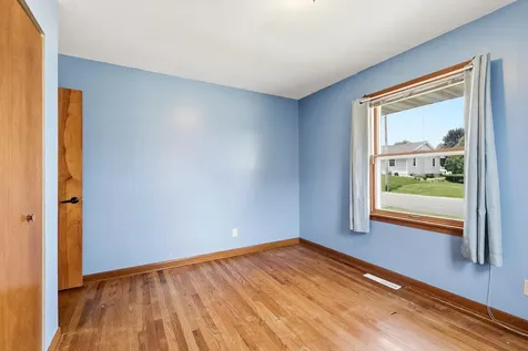 1040 Clara Dubuque IA 52001