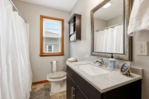 1040 Clara Dubuque IA 52001