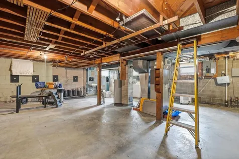 1040 Clara Dubuque IA 52001