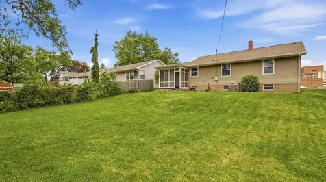 1040 Clara Dubuque IA 52001