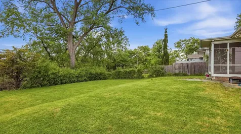 1040 Clara Dubuque IA 52001