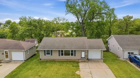1040 Clara Dubuque IA 52001