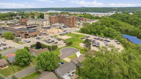 1040 Clara Dubuque IA 52001
