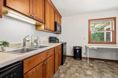 1040 Clara Dubuque IA 52001