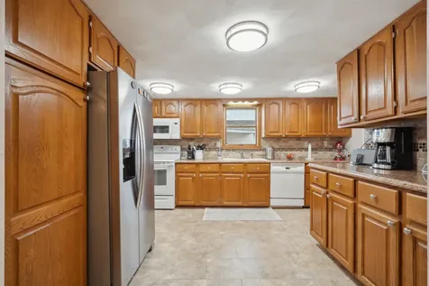 616 W 1st Cascade IA 52033