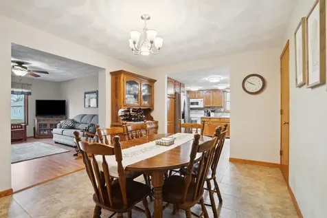 616 W 1st Cascade IA 52033