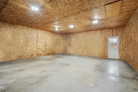 616 W 1st Cascade IA 52033