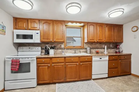 616 W 1st Cascade IA 52033