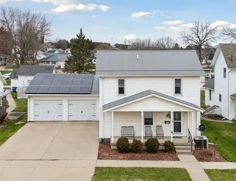 616 W 1st Cascade IA 52033