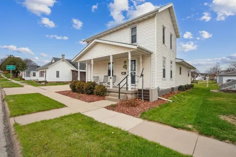 616 W 1st Cascade IA 52033
