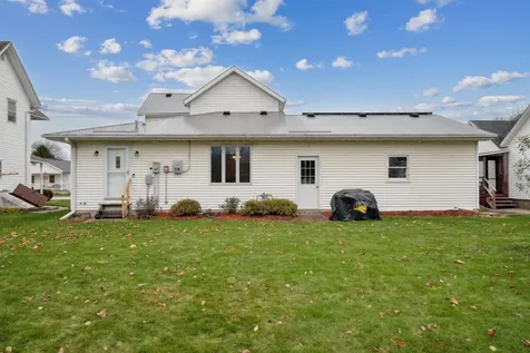 616 W 1st Cascade IA 52033