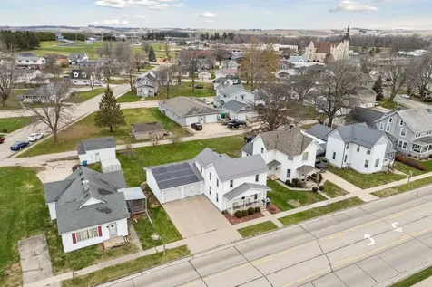 616 W 1st Cascade IA 52033