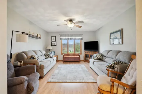 616 W 1st Cascade IA 52033