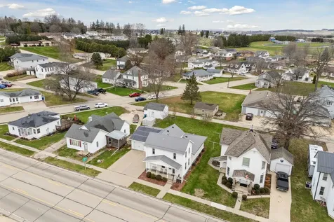 616 W 1st Cascade IA 52033