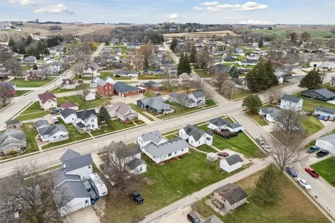 616 W 1st Cascade IA 52033