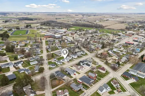 616 W 1st Cascade IA 52033