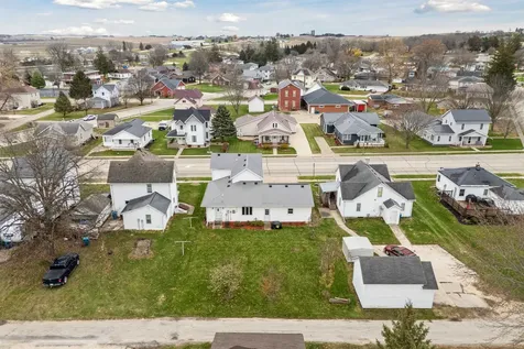 616 W 1st Cascade IA 52033