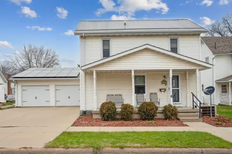 616 W 1st Cascade IA 52033