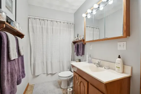 616 W 1st Cascade IA 52033