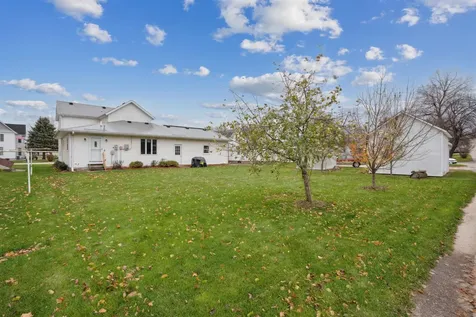 616 W 1st Cascade IA 52033