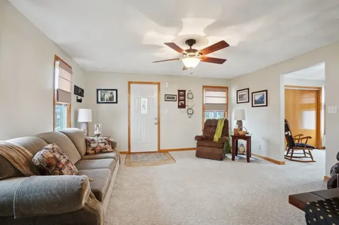616 W 1st Cascade IA 52033