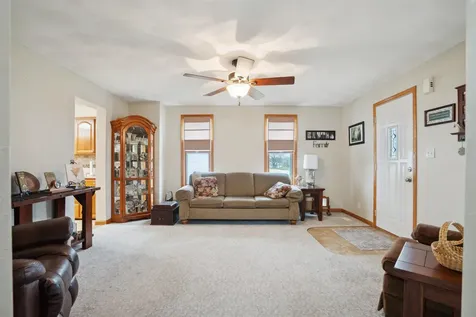 616 W 1st Cascade IA 52033