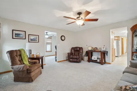 616 W 1st Cascade IA 52033