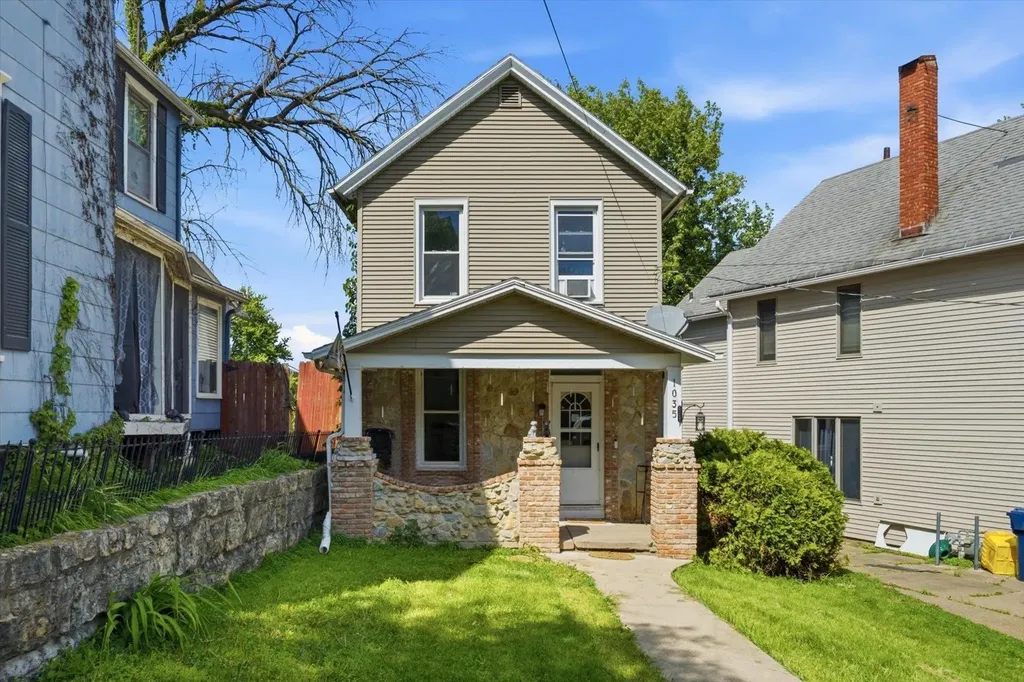 1035 W 5th Dubuque IA 52001