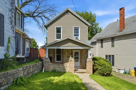 1035 W 5th Dubuque IA 52001